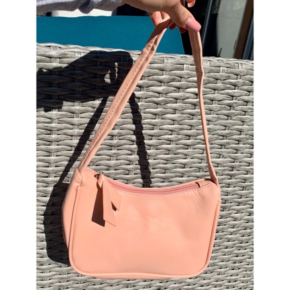 PINK FAUX LEATHER SHOULDER BAG - Picture 2 of 3